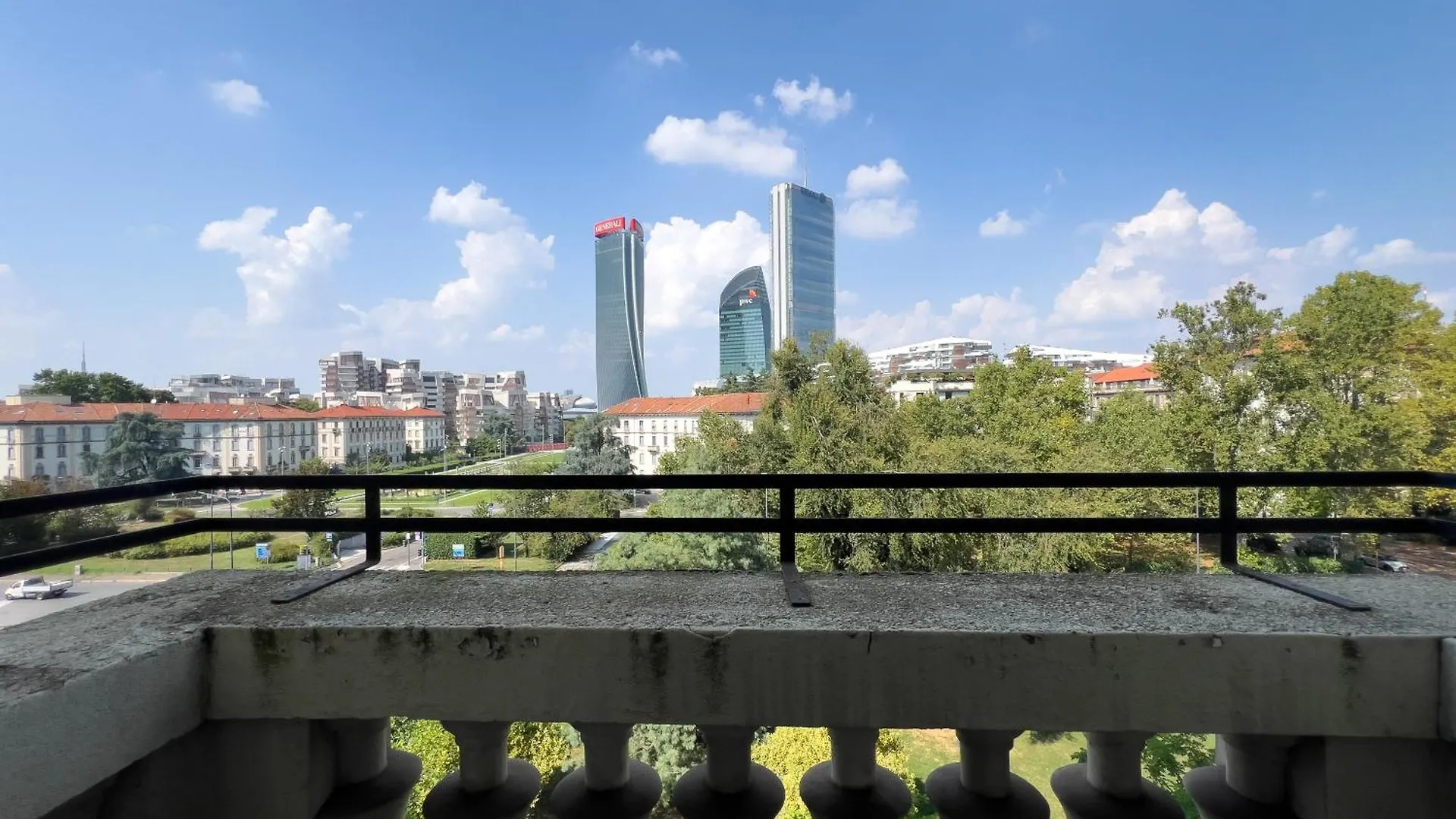 Apartment Citylife View - Modern Loft Well Connected Milan Italy